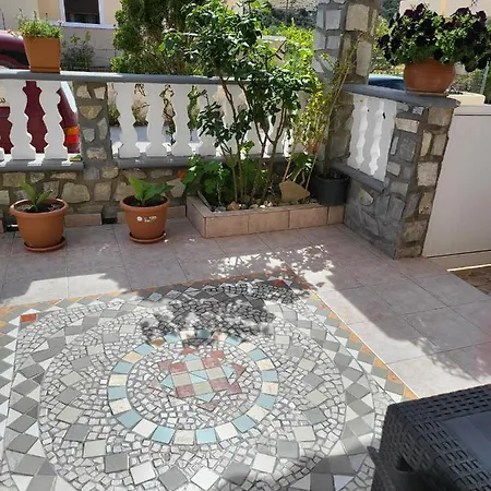 Roumeliotis House - 1 *
